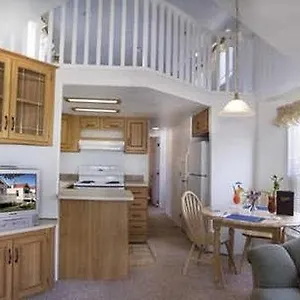 2* Отель Newport Dunes Waterfront
